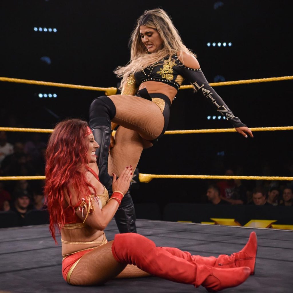 Taynara kicks Santana Garrett in the face