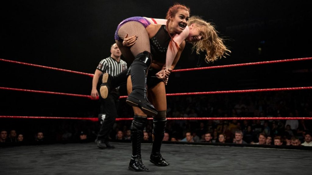 Killer Kelly with Isla Dawn on her shoulders