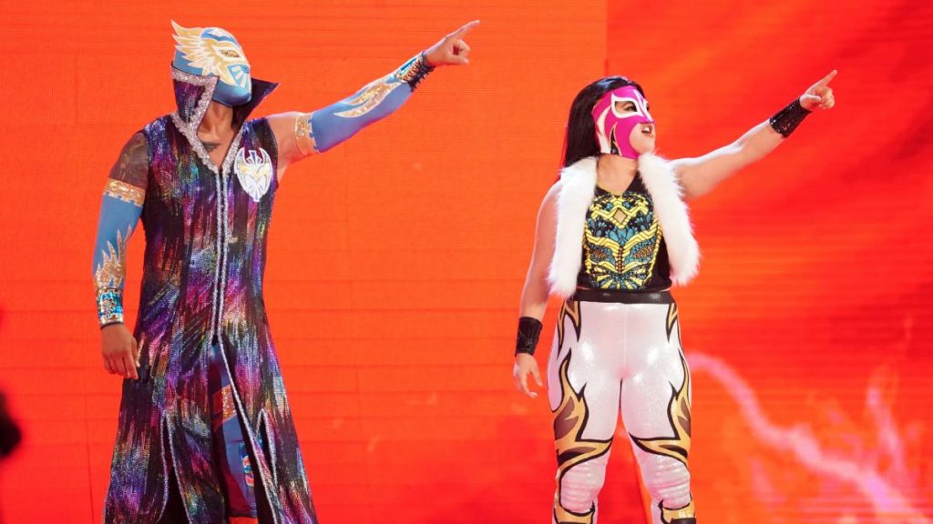Sin Cara and Carolina