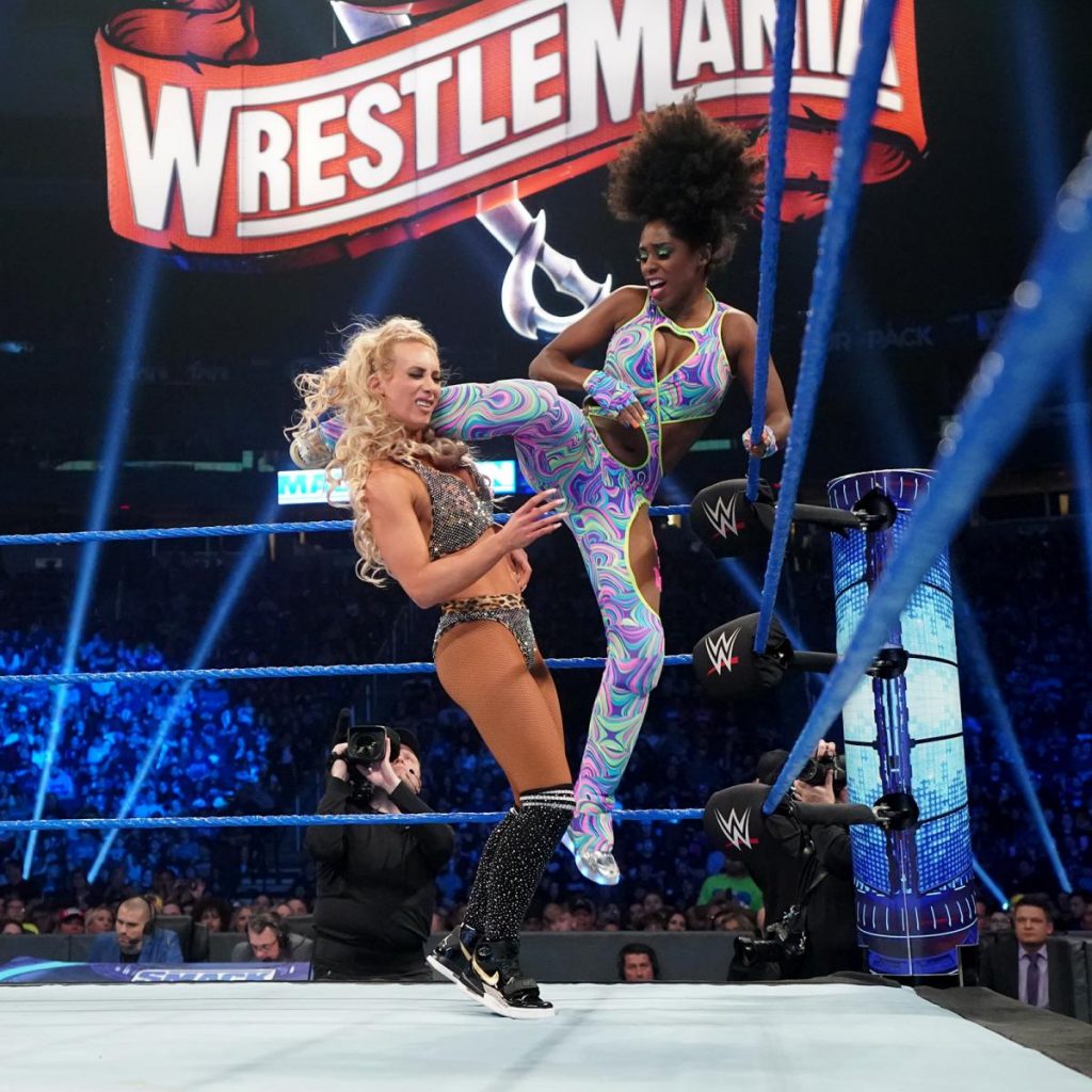 aomi kicks Carmella in the head