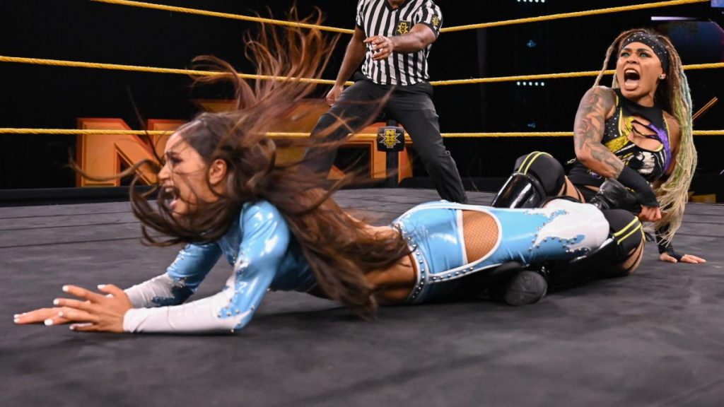 Kayden Carter taps out Aliyah