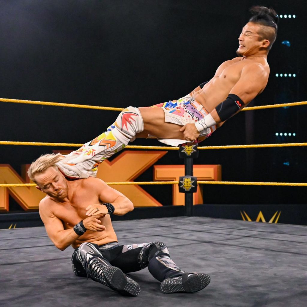 Drake Maverick gets dropkicked byKushida