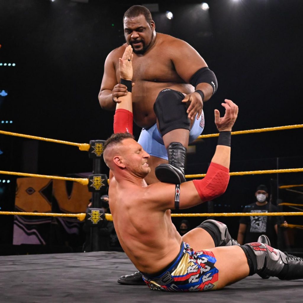 Lee kicks Dijakovic away