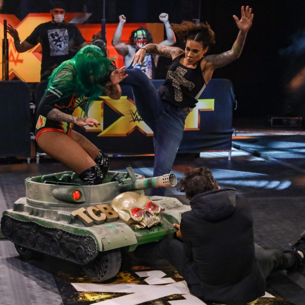 Mercedes Martinez kicks Shotzi Blackheart right out of her tank