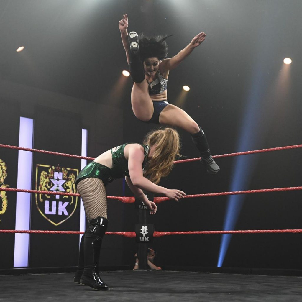 Aoife Valkyrie drops a leg on Isla Dawn from the top