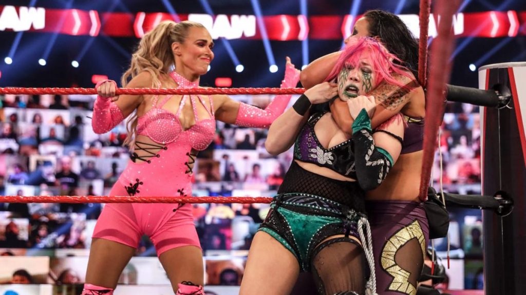 Lana tags herself in on Shayna Baszler