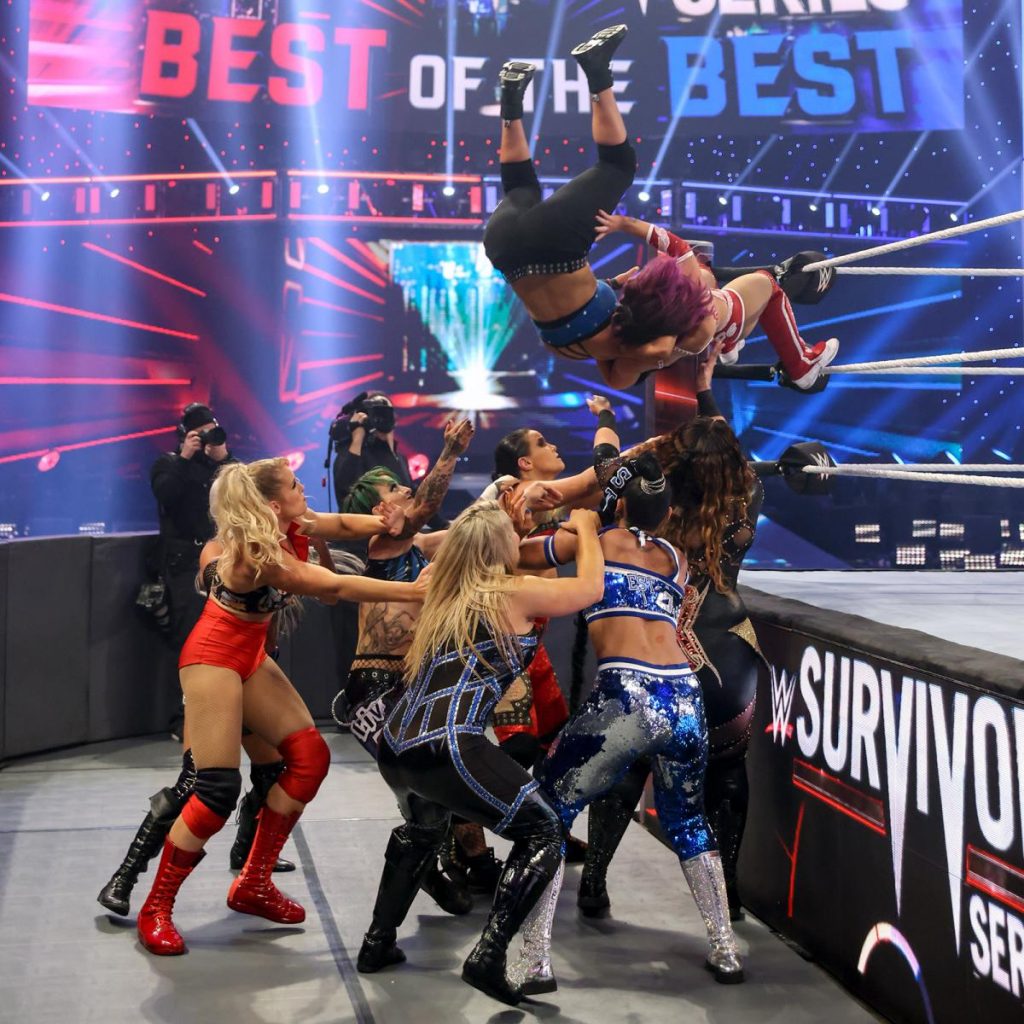 Peyton Royce suplexes Bayley onto everyone else in both Survivor Series teams except Lana