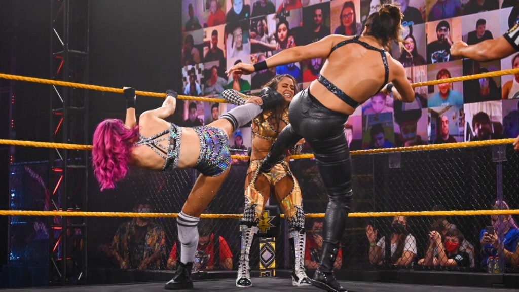 Dakota Kia and Raquel Gonzalez kick Aliyah in the corner