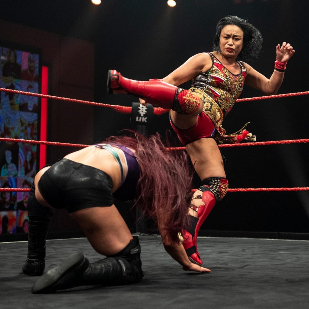 Kay Lee Ray dodges Meiko Satomura's kick
