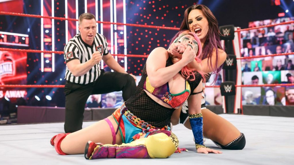 Peyton Royce controls Asuka