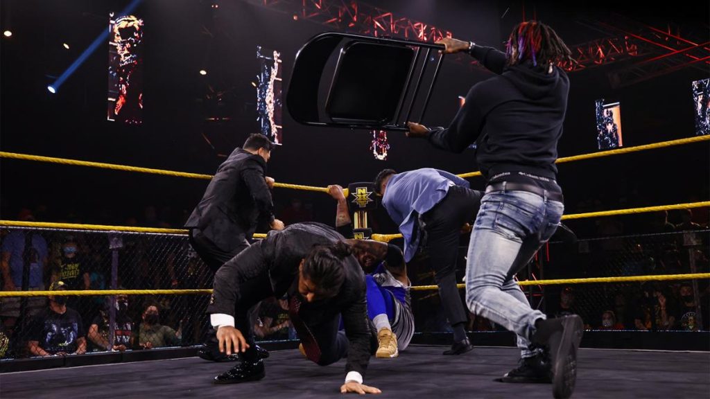 Swerve saves Top Dolla from Legado del Fantasma