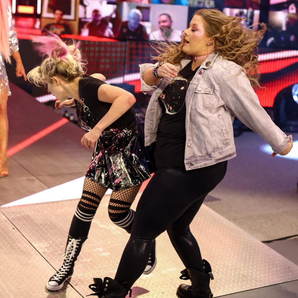 Piper Niven (Doudrop) smacks Alexa Bliss in the face