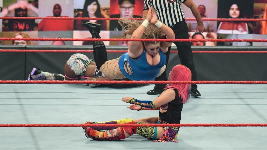 Piper Niven's splash on Asuka