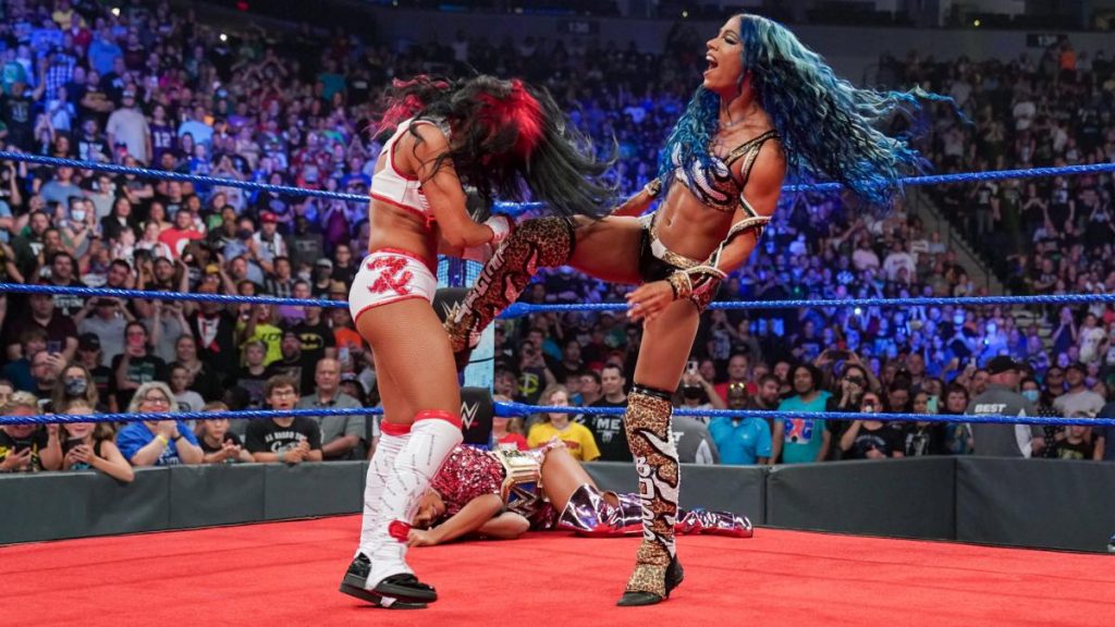 Sasha Banks knees Zelina Vega in the face