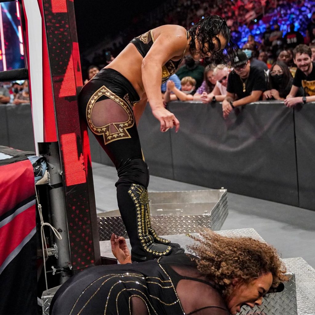 Shayna Baszler stamps on Nia Jax' elbow on the steps