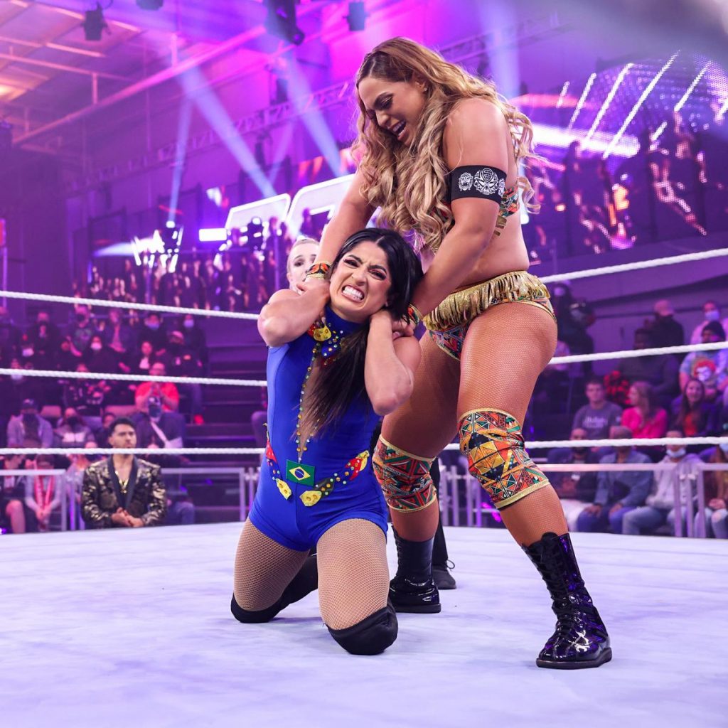 Elektra Lopez overpowers Valentina Feroz