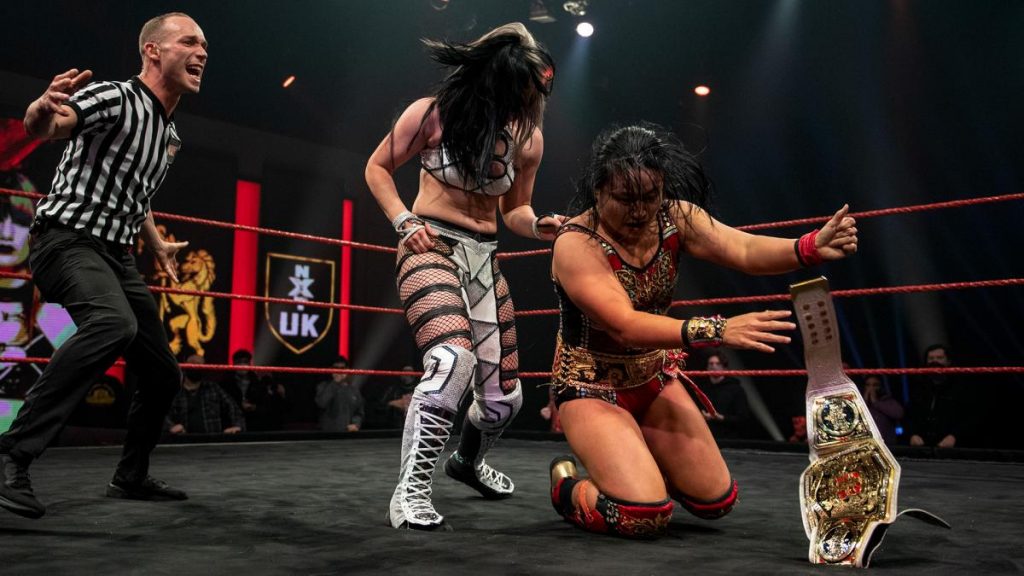 Blair Davenport attacks Meiko Satomura