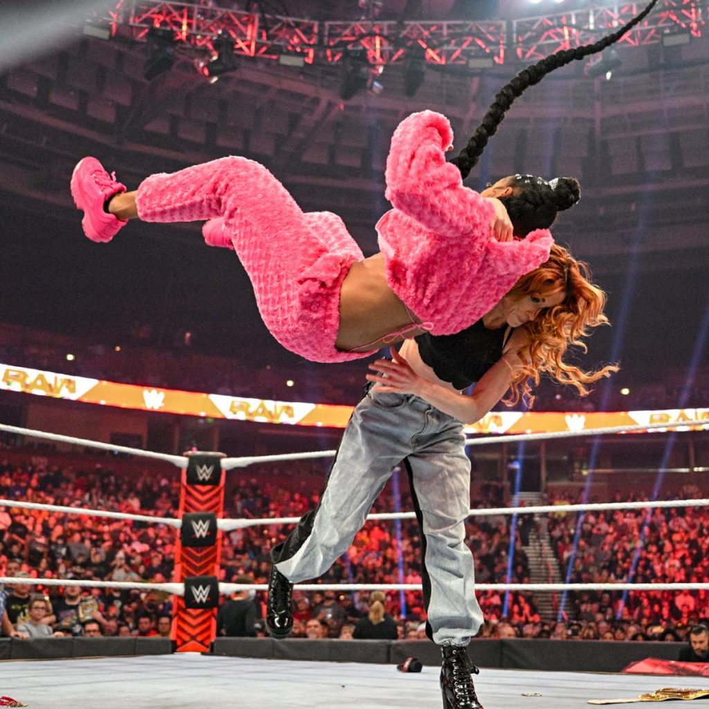 Becky Lynch gives Bianca Belair a Manhandle Slam