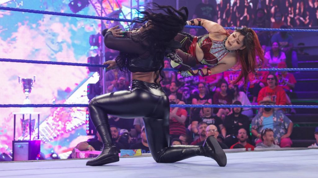 Io Shirai tiger feint kicks (619's) Lash Legend